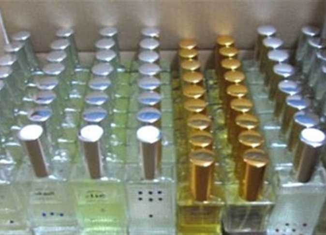 ضبط 56 ألف عبوة كرتونية تحتوي على عطور عالمية مقلدة في القاهرة